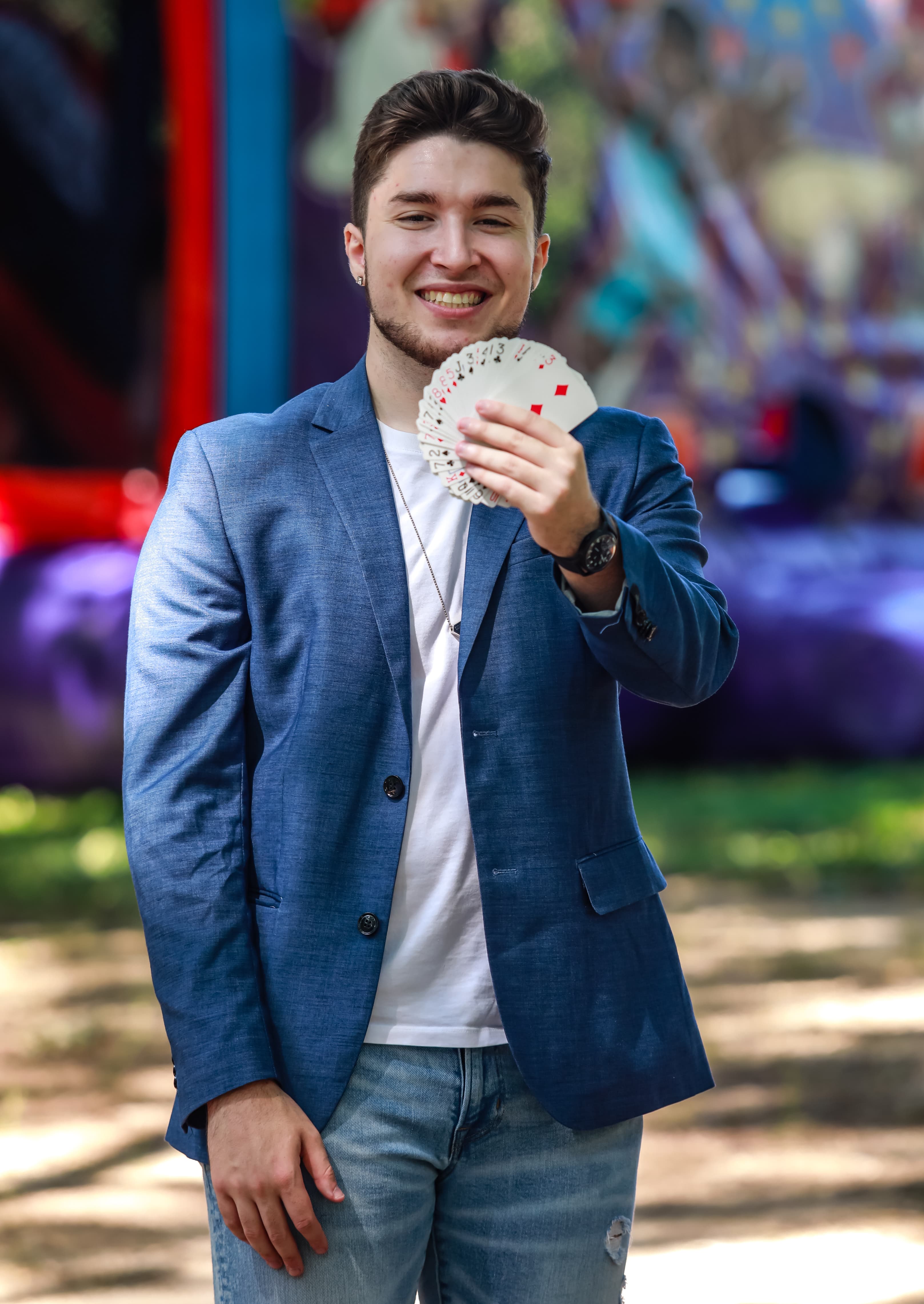 Noah Yahney performing modern magic and mentalism